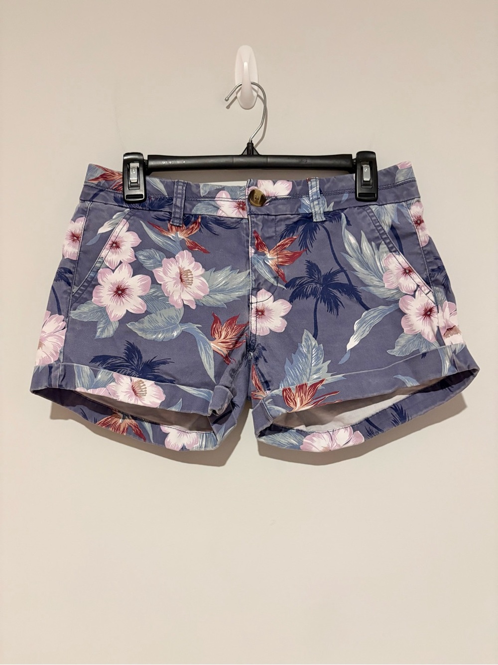 American Eagle y2K midi floral Hawaiian chino shorts blue size 4